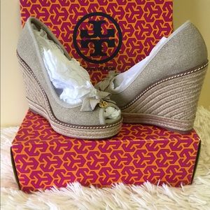 ✨HOST PICK ✨Tory Burch Wedges